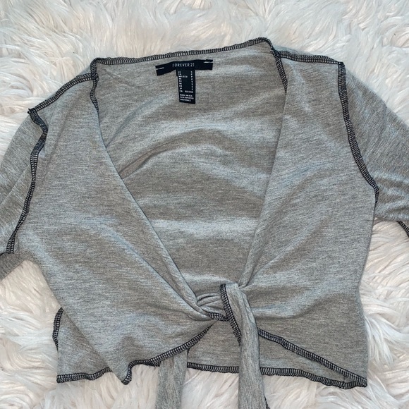 Long-Sleeve Crop Top with Tie - NWOT💗 - Picture 2 of 4